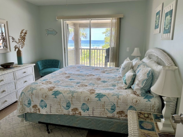 Holmes Beach Vacation end Unit Rental with Gulf View